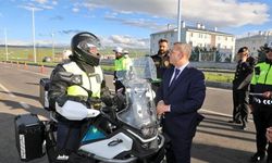 Kars Valisi Ziya Polat'tan bayram mesaisindeki polis ekiplerine ziyaret