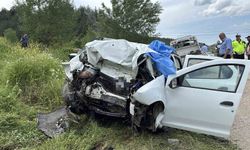 Kastamonu'da feci kaza: İstinat duvarına çarpan otomobildeki 3 kişi öldü, 1 kişi ağır yaralandı