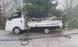 Kastamonu'da seyir halindeki kamyonet alev alev yandı