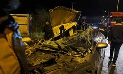 Kilis-Öncüpınar yolunda tıra çarpan otomobilde 2 kişi yaralandı