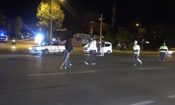 Kilis'te feci kaza: Tır ile çarpışan motosikletteki 2 kişi ağır yaralandı