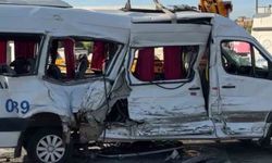Kocaeli'de tır ile çarpışan servis aracındaki 8 yaralıdan 1'i hayatını kaybetti