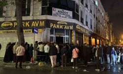 Küçükçekmece'de iş yerinde yangın paniği: 3 kişi dumandan etkilendi