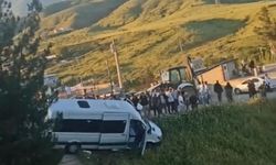 Mezarlık ziyareti dönüşü faciadan dönüldü: Freni patlayan minibüs şarampole yuvarlanmaktan son anda kurtuldu