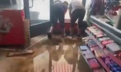 Muş'ta sağanak ve dolu yağışı: İş yerlerini su bastı