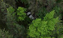 Nişanlı çifti ayıran kazada uçuruma yuvarlanan araç 7 saatlik çalışmayla çıkartıldı