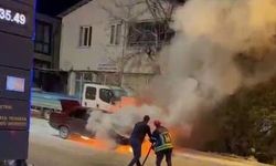 Oltu'da araç yangını korkuttu