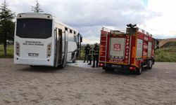 Park halindeki halk otobüsü alev aldı