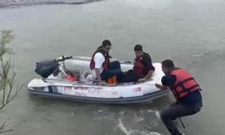 Piknik için gittileri yerde su seviyesi yükselince mahsur kalan vatandaşları itfaiye kurtardı