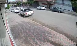 Siverek'te park halindeki araca çarpan otomobil yan yattı