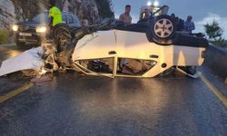 Takla atan otomobil ters döndü: 5 yaralı