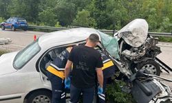 Tokat'ta kazada hurdaya dönen otomobildeki 5 kişi yaralandı