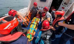 Yalova açıklarında gemide yaralanan personel tahliye edildi