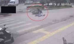 Yaya geçidini kullanan bisiklete motosiklet çarptı: 2'si çocuk 3 yaralı