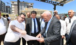 Osmangazi Belediye Başkanı Erkan Aydın Kapalı Pazar Alanı inşaatında inceledi