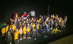 180 çocuk tiyatroyla buluştu