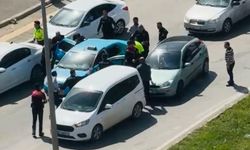 Kız arkadaşı ile birlikte taksiciyi rehin aldı!