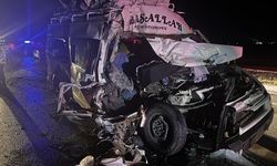 Aksaray'da minibüs ile tır çarpıştı: 12 yaralı