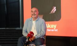 Usta Yönetmen Ezel Akay sanatseverlerle buluştu