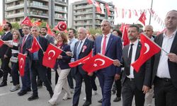 Bursa’da binlerce kişi Cumhuriyet için yürüdü