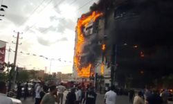 Bir alışveriş merkezinde yangın çıktı