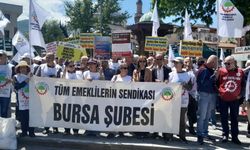 Bursa’da emekliler meydanda: “Sefalet düzenini kabul etmiyoruz”