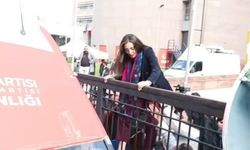 CHP’li vekil kapıya tırmanarak genel merkeze girdi