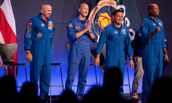 NASA, Ay’a dönüş görevinin astronotlarını tanıttı