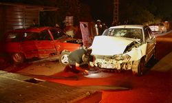 Otomobiller çarpıştı: 8 yaralı