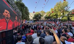 Bursa'da A Milli Futbol Takımı'nın maçı dev ekrandan takip ediliyor