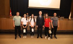 İnegöl Meclisi’nde başarılı sporcular ödüllendirildi