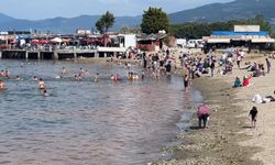 Mudanya sahilinde deniz turuncuya döndü