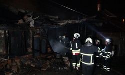 İki katlı ahşap ev alevlere teslim oldu