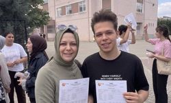 Bursa'da anne ve oğlu aynı okulda YKS’ye girdi