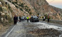 Mazot dökülen yolda 4 araç birbirine girdi