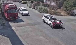 15 yaşındaki çocuğun kullandığı otomobil motosiklete çarptı, sürücü ağır yaralandı
