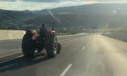80 kilometre hızla giden aracı sollayan traktör sürücüsü kamerada
