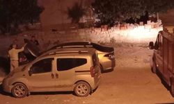 Araç motoruna giren kedi kurtarıldı
