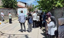 Ayşe teyze aracın altında kaldığı sokaktan son yolculuğuna uğurlandı