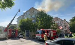 Bakırköy'de 6 katlı binanın çatısında yangın paniği