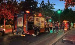 Bakırköy'de kaza yapan lüks araç yan yattı: 2 yaralı