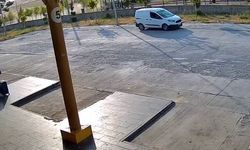 Diyarbakır'da 3 kişinin yaralandığı trafik kazası güvenlik kameralarına yansıdı
