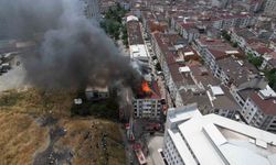 Esenyurt'ta korkutan çatı yangını: 4 binanın çatısına sıçradı