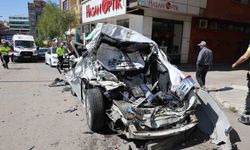 Freni patlayan kamyon caddeyi savaş alanına çevirdi: 10 araç zarar gördü, 5 yaralı