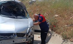 Hafif ticari araç takla attı: 1 ölü, 1 yaralı