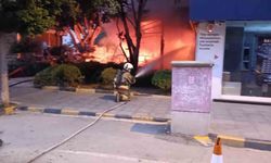 İskenderun'da iş yeri alevlere teslim oldu