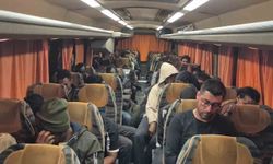 İzmir'de 36 düzensiz göçmen ve 1 göçmen kaçakçısı yakalandı