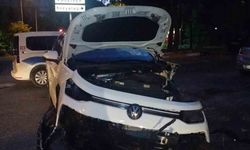 Kadıköy'de iki otomobil çarpıştı: 2 yaralı