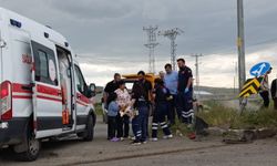 Kars'ta 2 araç çarpıştı: 3'ü çocuk 5 kişi yaralandı