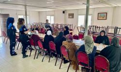Kars'ta 'Emniyetli mahallelerde ilk yardım farkındalığı' projesi vatandaşlarla buluştu